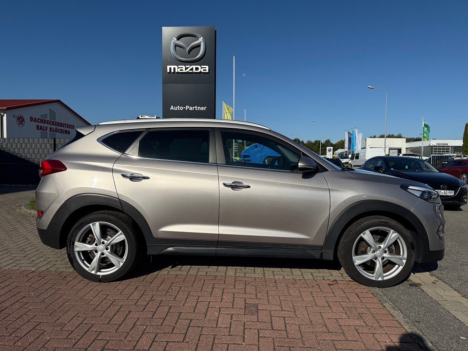 Fahrzeugabbildung Hyundai Tucson 2.0 CRDi DPF Premium 4WD