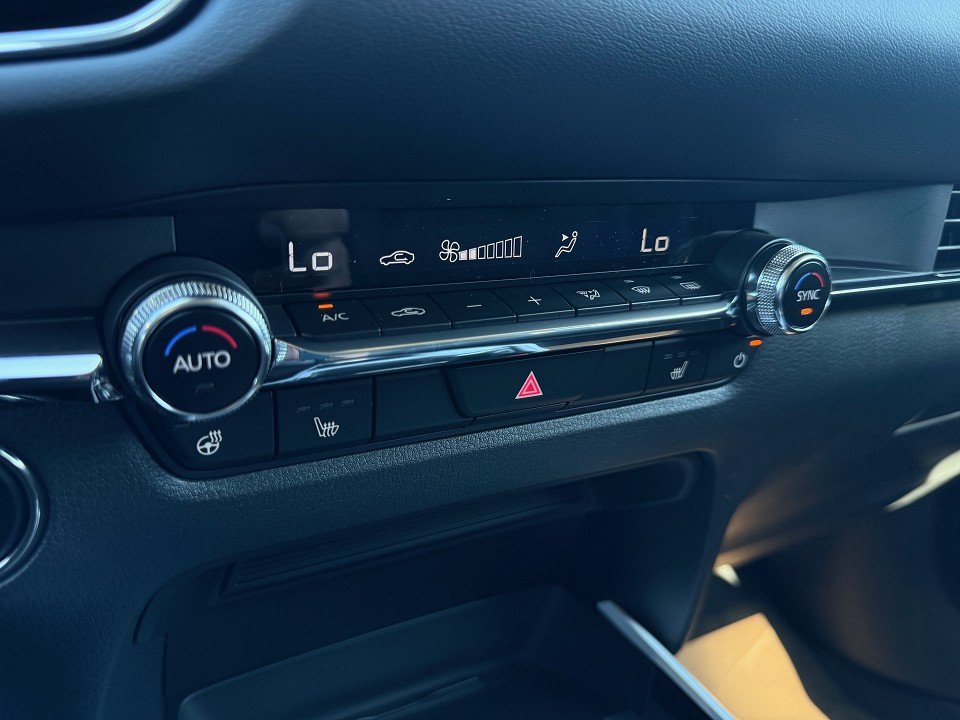 Fahrzeugabbildung Mazda CX-30 2.5L e-SKYACTIV G 140ps 6AT Exclusive-line