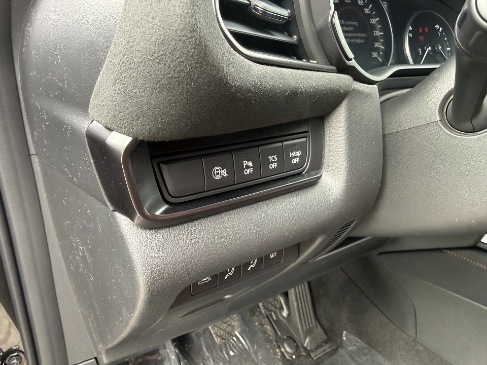 Fahrzeugabbildung Mazda CX-30 2.5L e-SKYACTIV G 140ps 6MT Nagisa