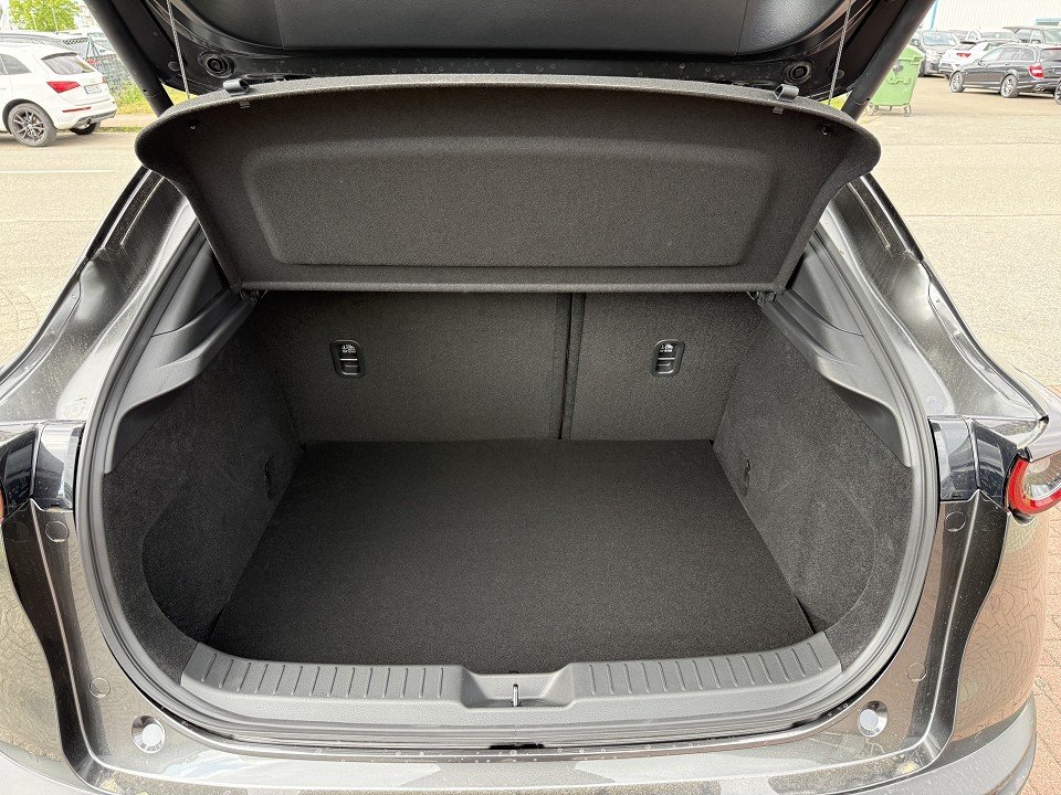 Fahrzeugabbildung Mazda CX-30 2.5L e-SKYACTIV G 140ps 6MT Nagisa