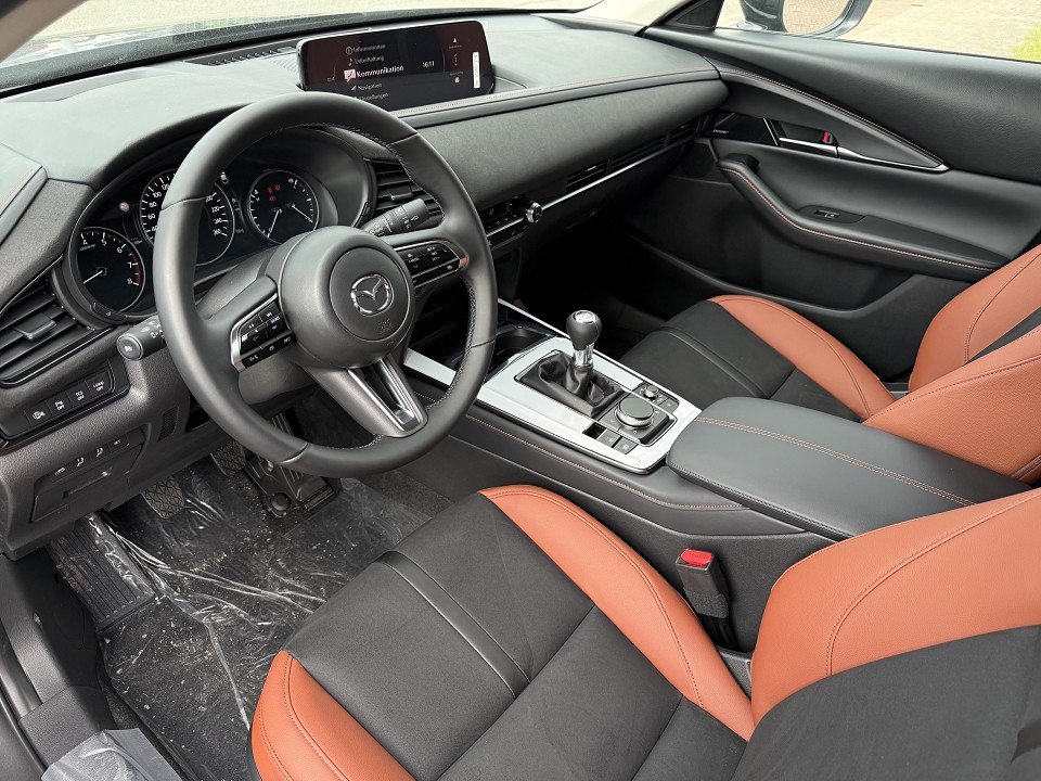 Fahrzeugabbildung Mazda CX-30 2.5L e-SKYACTIV G 140ps 6MT Nagisa