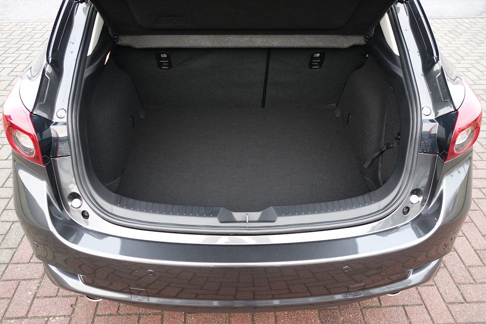 Fahrzeugabbildung Mazda 3 SKYACTIV-G 120 6GS AL-CENTER TOU-P