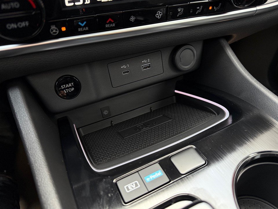 Fahrzeugabbildung Nissan X-TRAIL 1.5 VC-T e-4ORCE 4x4 N-Connecta 5 Sitze PGD