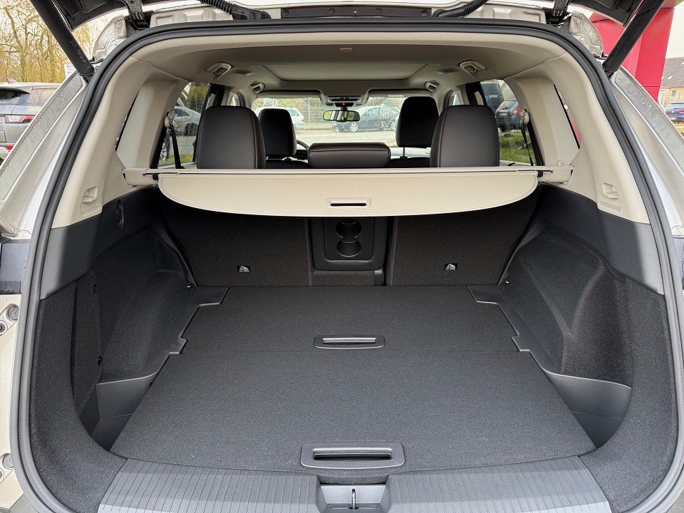 Fahrzeugabbildung Nissan X-TRAIL 1.5 VC-T e-4ORCE 4x4 N-Connecta 5 Sitze PGD