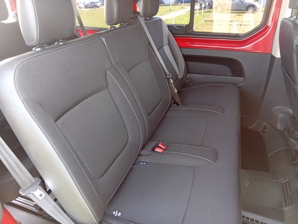 Fahrzeugabbildung Nissan NV300 Kombi 9-Sitzer L1H1 2,7t COMFORT