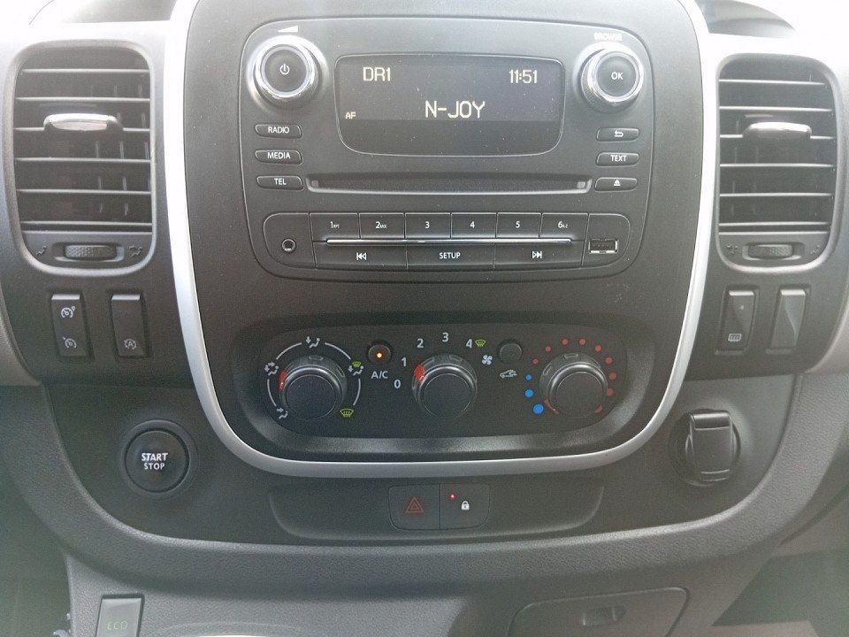 Fahrzeugabbildung Nissan NV300 Kombi 9-Sitzer L1H1 2,7t COMFORT