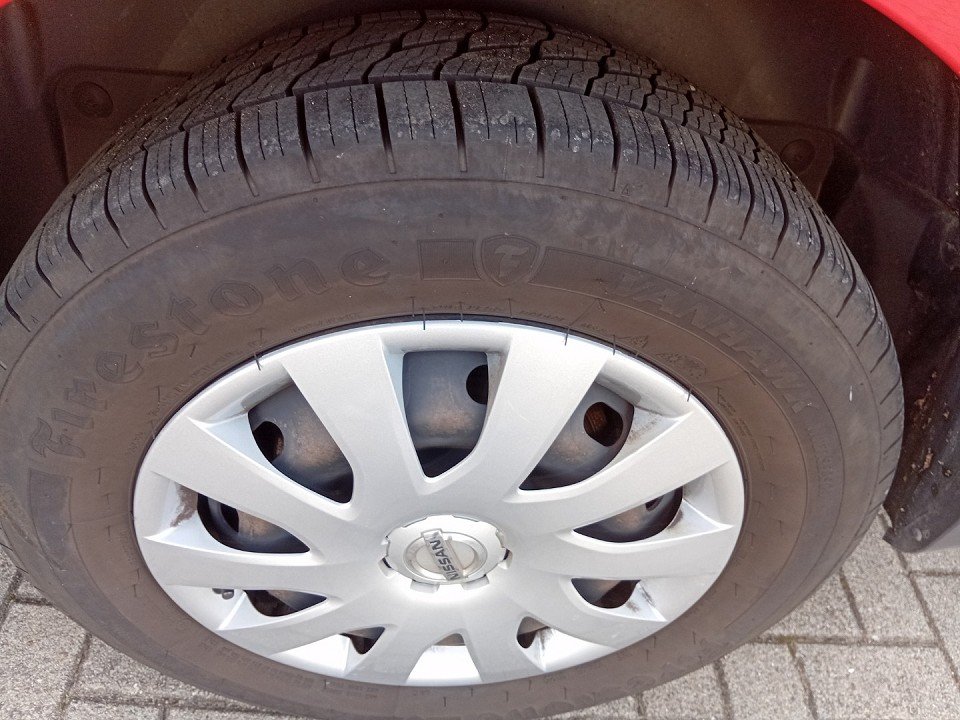 Fahrzeugabbildung Nissan NV300 Kombi 9-Sitzer L1H1 2,7t COMFORT