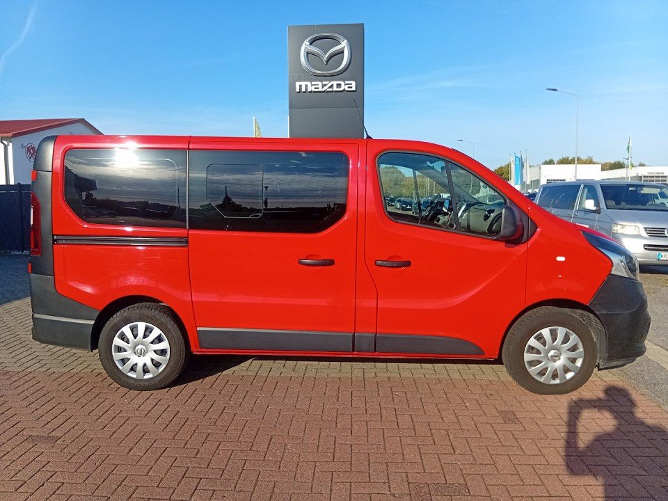 Fahrzeugabbildung Nissan NV300 Kombi 9-Sitzer L1H1 2,7t COMFORT