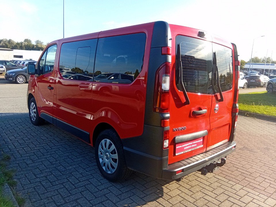 Fahrzeugabbildung Nissan NV300 Kombi 9-Sitzer L1H1 2,7t COMFORT