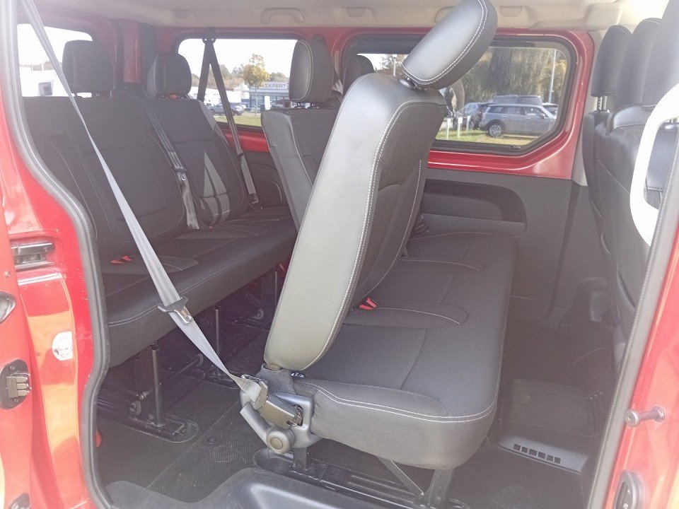 Fahrzeugabbildung Nissan NV300 Kombi 9-Sitzer L1H1 2,7t COMFORT