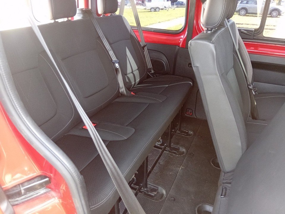 Fahrzeugabbildung Nissan NV300 Kombi 9-Sitzer L1H1 2,7t COMFORT