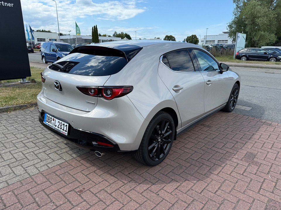 Fahrzeugabbildung Mazda 3 2.5L e-SKYACTIV G 140ps 6AT Homura