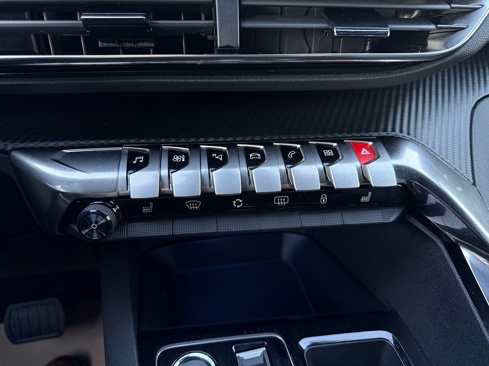 Fahrzeugabbildung Peugeot 3008 1.2 PureTech 130 Allure Pack