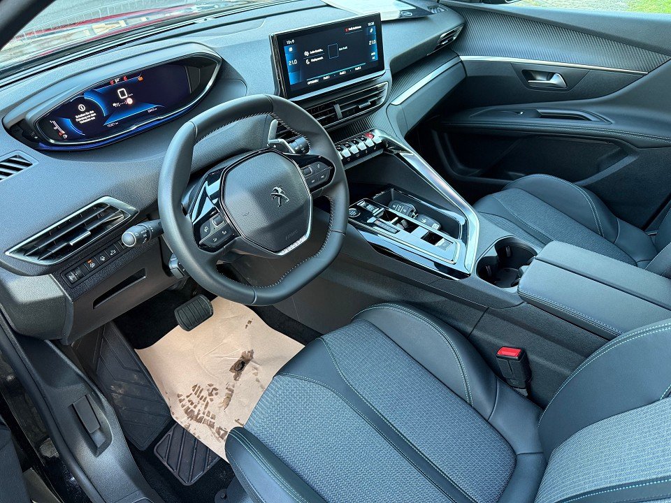 Fahrzeugabbildung Peugeot 3008 1.2 PureTech 130 Allure Pack