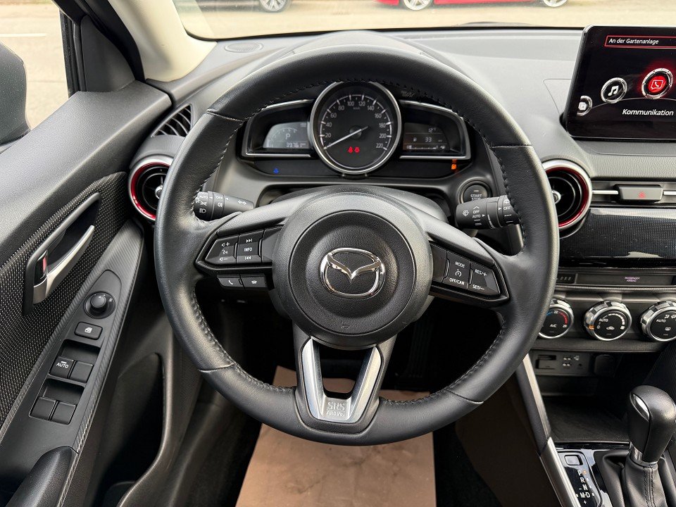 Fahrzeugabbildung Mazda 2 SKYACTIV-G 90 HOMURA NAV ohne BSM / RCTA