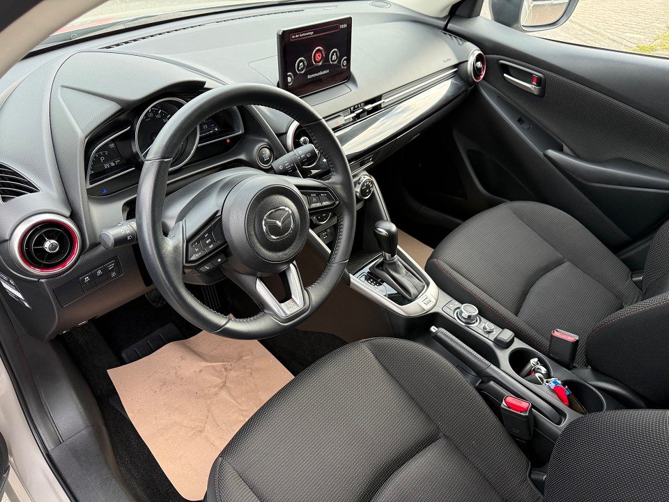 Fahrzeugabbildung Mazda 2 SKYACTIV-G 90 HOMURA NAV ohne BSM / RCTA