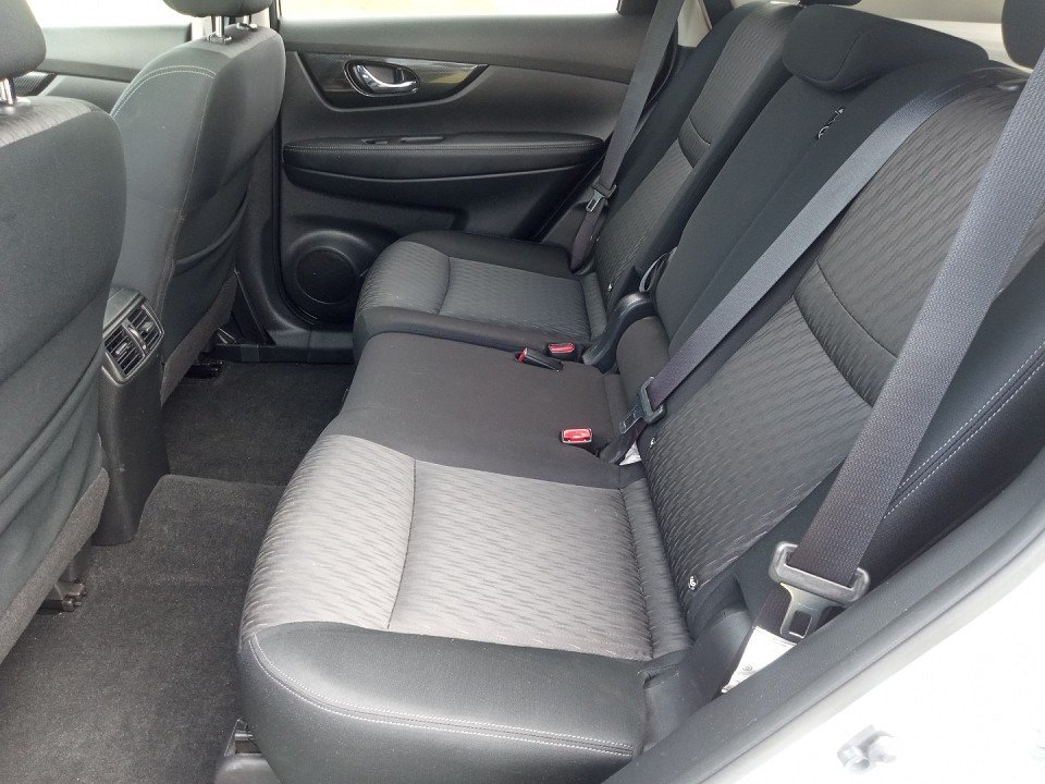 Fahrzeugabbildung Nissan X-TRAIL 1.7 dCi 6MT N-Connecta 5 Sitze PGD