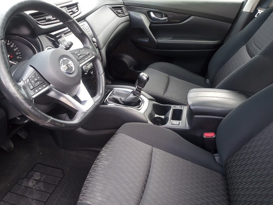 Fahrzeugabbildung Nissan X-TRAIL 1.7 dCi 6MT N-Connecta 5 Sitze PGD