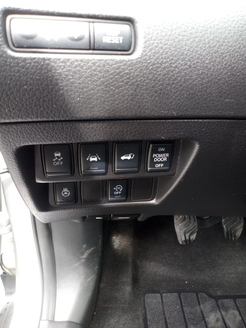 Fahrzeugabbildung Nissan X-TRAIL 1.7 dCi 6MT N-Connecta 5 Sitze PGD