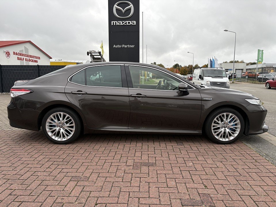 Fahrzeugabbildung Toyota Camry Hybrid Executive