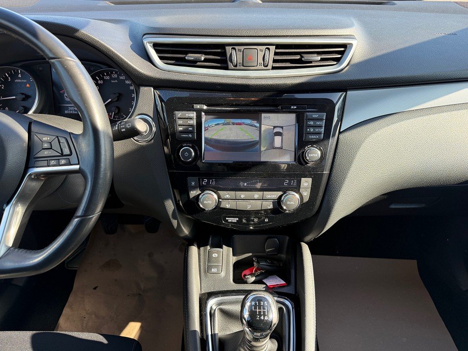 Fahrzeugabbildung Nissan QASHQAI 1.2 DIG-T 6MT 4x2 N-Connecta