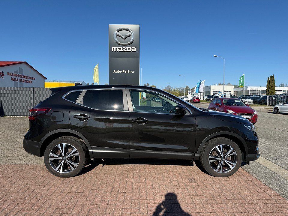 Fahrzeugabbildung Nissan QASHQAI 1.2 DIG-T 6MT 4x2 N-Connecta