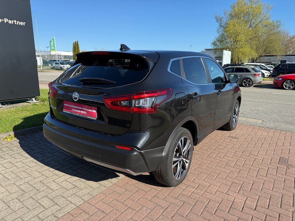 Fahrzeugabbildung Nissan QASHQAI 1.2 DIG-T 6MT 4x2 N-Connecta