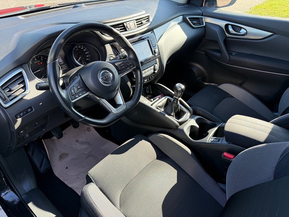 Fahrzeugabbildung Nissan QASHQAI 1.2 DIG-T 6MT 4x2 N-Connecta