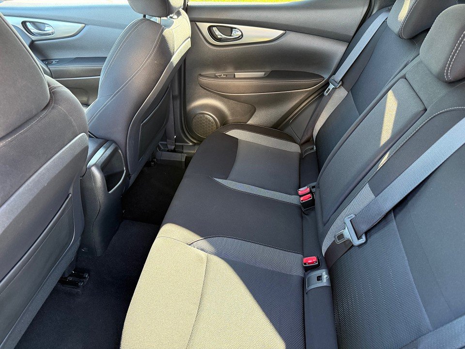 Fahrzeugabbildung Nissan QASHQAI 1.2 DIG-T 6MT 4x2 N-Connecta