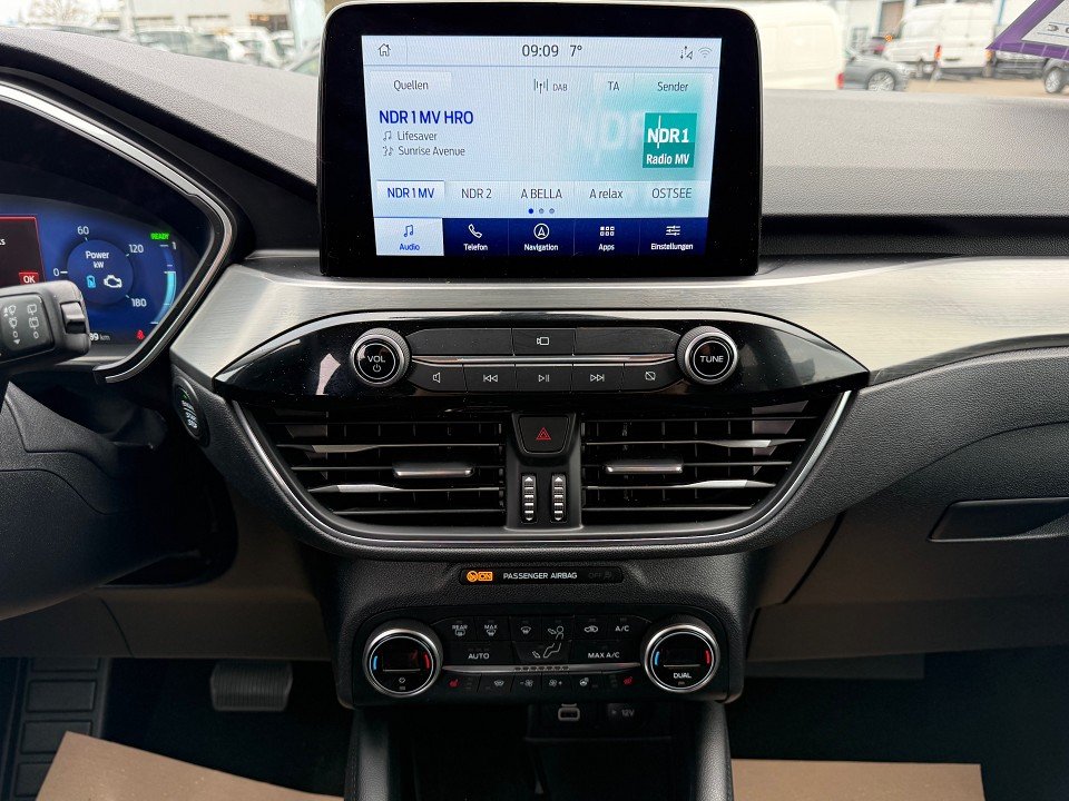 Fahrzeugabbildung Ford Kuga Hybrid Titanium X