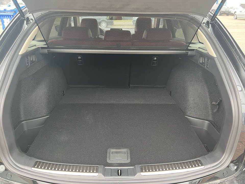 Fahrzeugabbildung Mazda 6 2.5L SKYACTIV G 194ps 6AT HOMURA SUNR