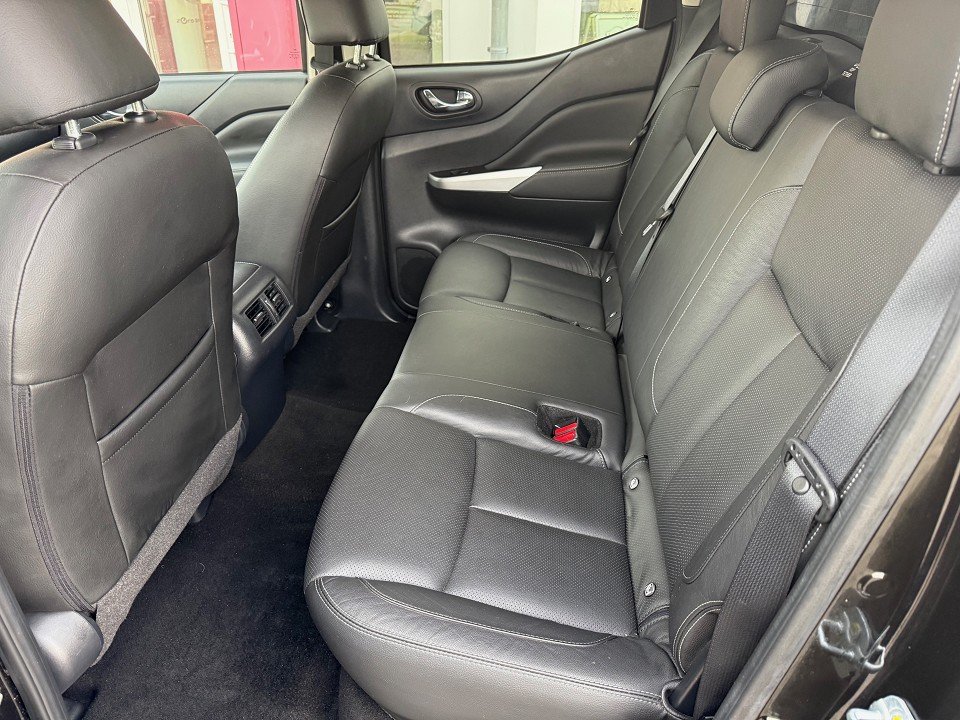 Fahrzeugabbildung Nissan Navara Tekna Double Cab 4x4