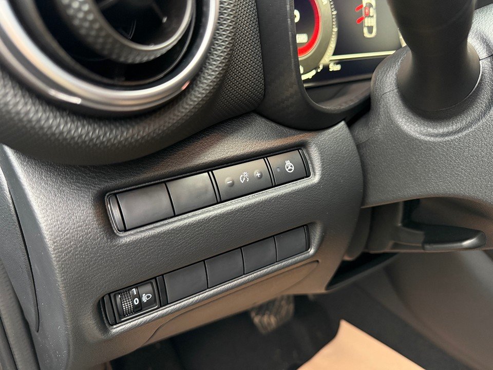 Fahrzeugabbildung Nissan JUKE Hybrid N-CONNECTA Winter II