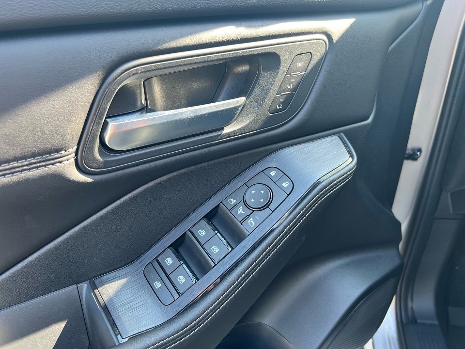 Fahrzeugabbildung Nissan X-TRAIL 1.5 VC-T e-4ORCE 4x4 N-Trek 5 Sitze