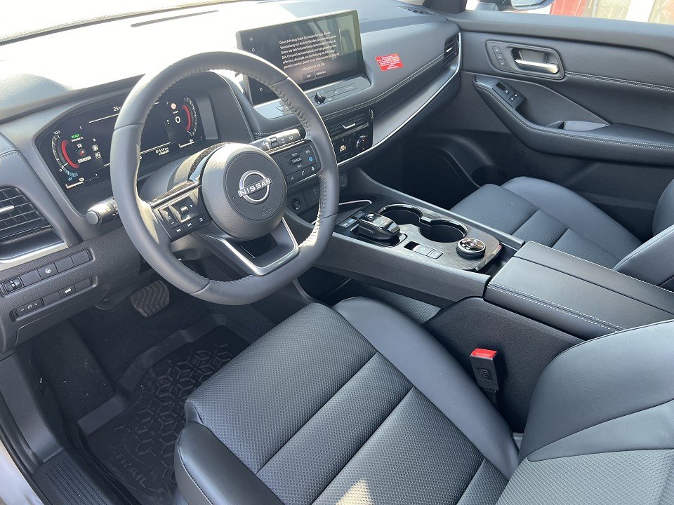 Fahrzeugabbildung Nissan X-TRAIL 1.5 VC-T e-4ORCE 4x4 N-Trek 5 Sitze