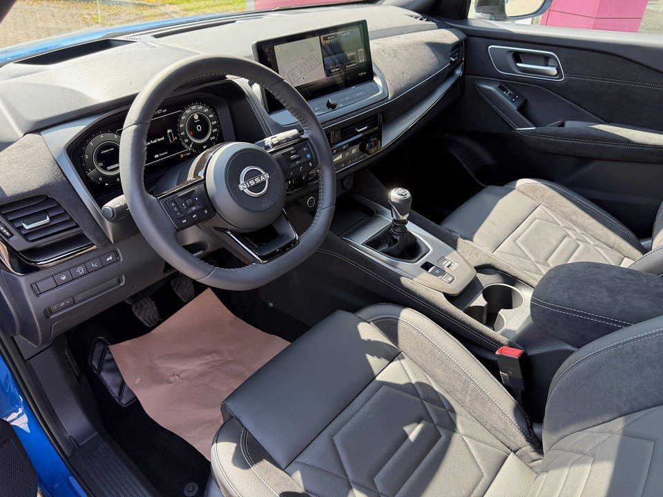 Fahrzeugabbildung Nissan QASHQAI 1.3 DIG-T MHEV 140PS 6MT 4x2 N-Design Komfort plus
