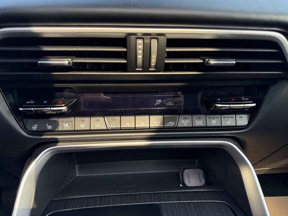 Fahrzeugabbildung Mazda CX-80 3.3L e-SKYACTIV D 254ps Homura Plus CAHO