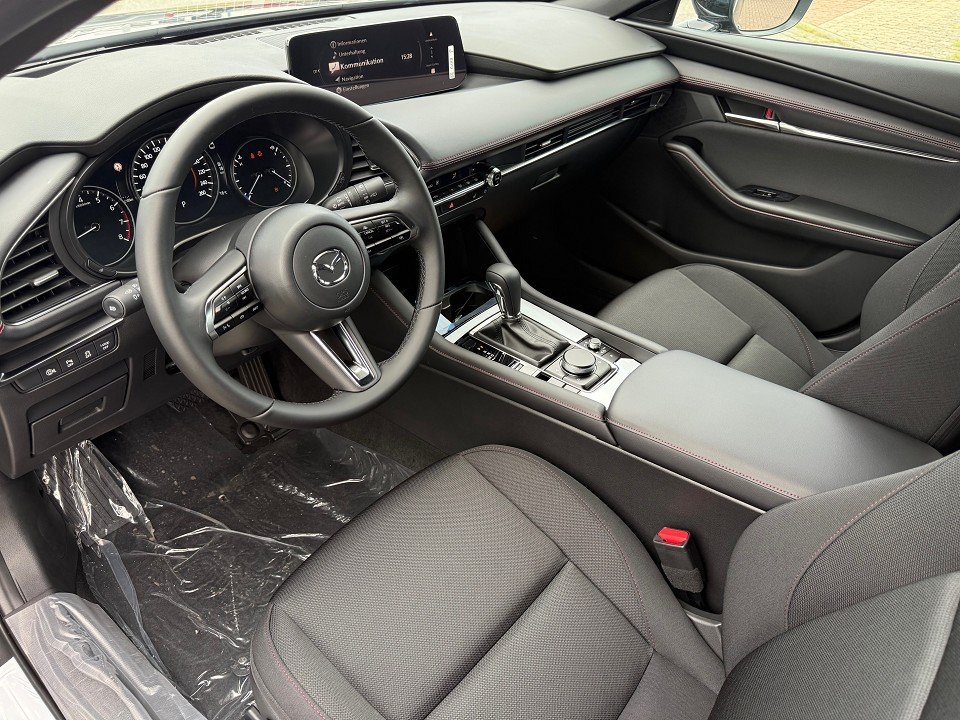 Fahrzeugabbildung Mazda 3 2.5L e-SKYACTIV G 140ps 6AT Homura