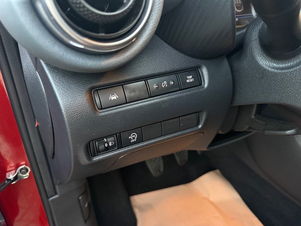 Fahrzeugabbildung Nissan JUKE DIG-T 117PS 6MT N-Connecta NC Winter 2 Farben