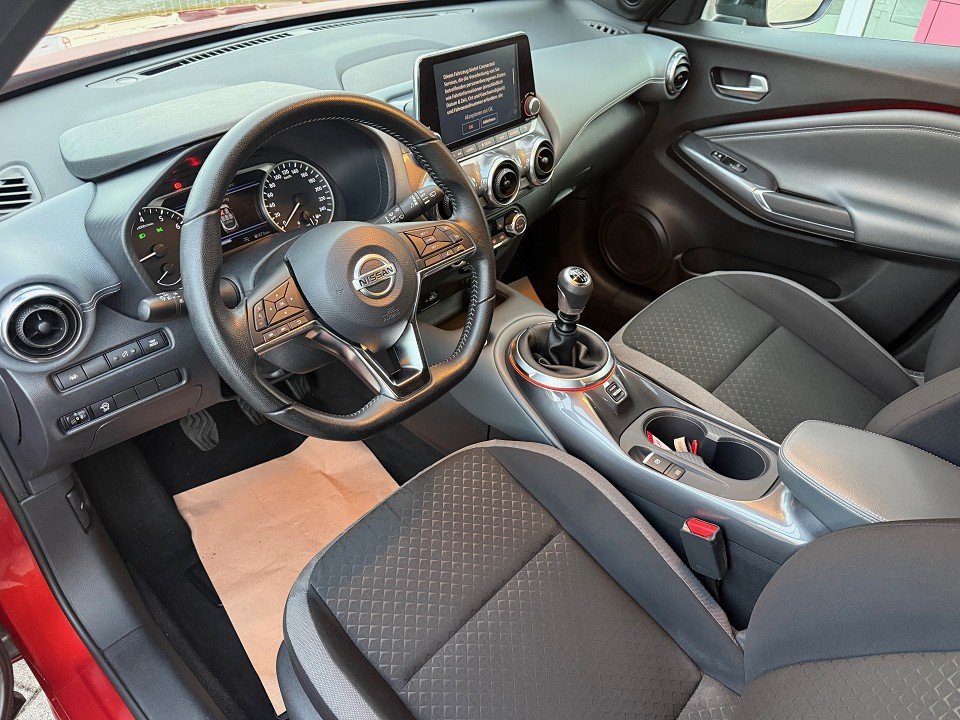 Fahrzeugabbildung Nissan JUKE DIG-T 117PS 6MT N-Connecta NC Winter 2 Farben