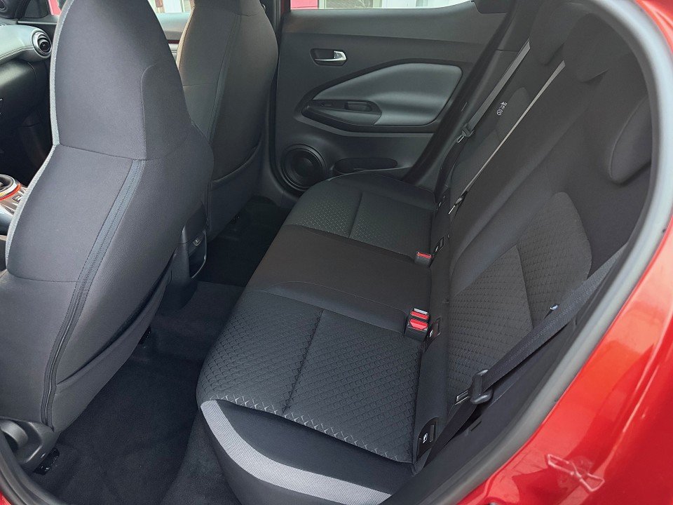 Fahrzeugabbildung Nissan JUKE DIG-T 117PS 6MT N-Connecta NC Winter 2 Farben