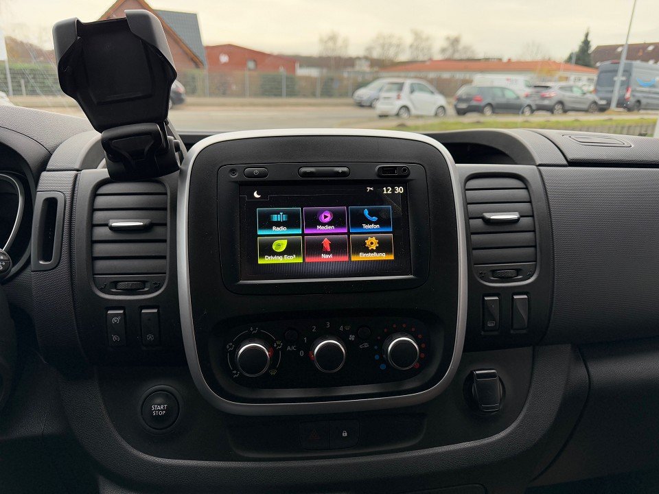 Fahrzeugabbildung Nissan NV300 Kombi9 L2H1 2,9t MT PRE 2ST AHK Navi EB