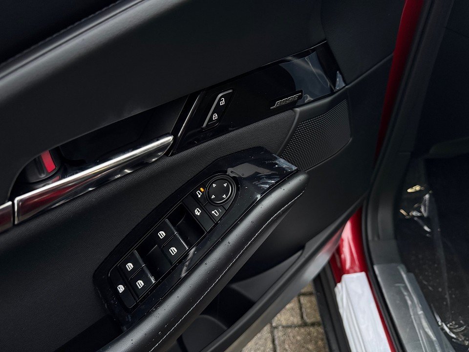 Fahrzeugabbildung Mazda CX-30 2.5L e-SKYACTIV G 140ps 6AT Exclusive-line