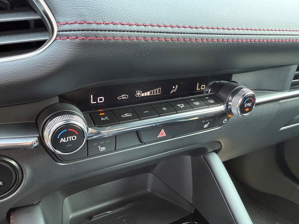 Fahrzeugabbildung Mazda 3 2.5L e-SKYACTIV G 140ps 6AT Homura