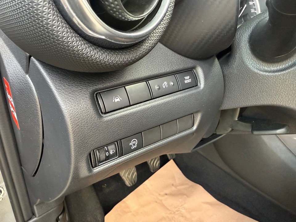 Fahrzeugabbildung Nissan JUKE 1.0 DIG-T 114PS 6MT Visia