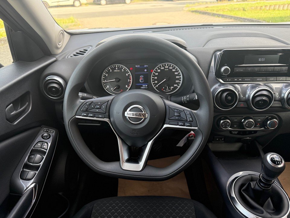 Fahrzeugabbildung Nissan JUKE 1.0 DIG-T 114PS 6MT Visia
