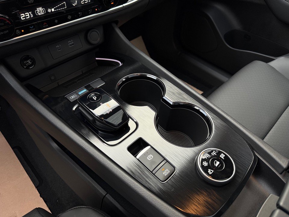 Fahrzeugabbildung Nissan X-TRAIL 1.5 VC-T e-4ORCE 4x4 N-Connecta 5 Sitze PGD