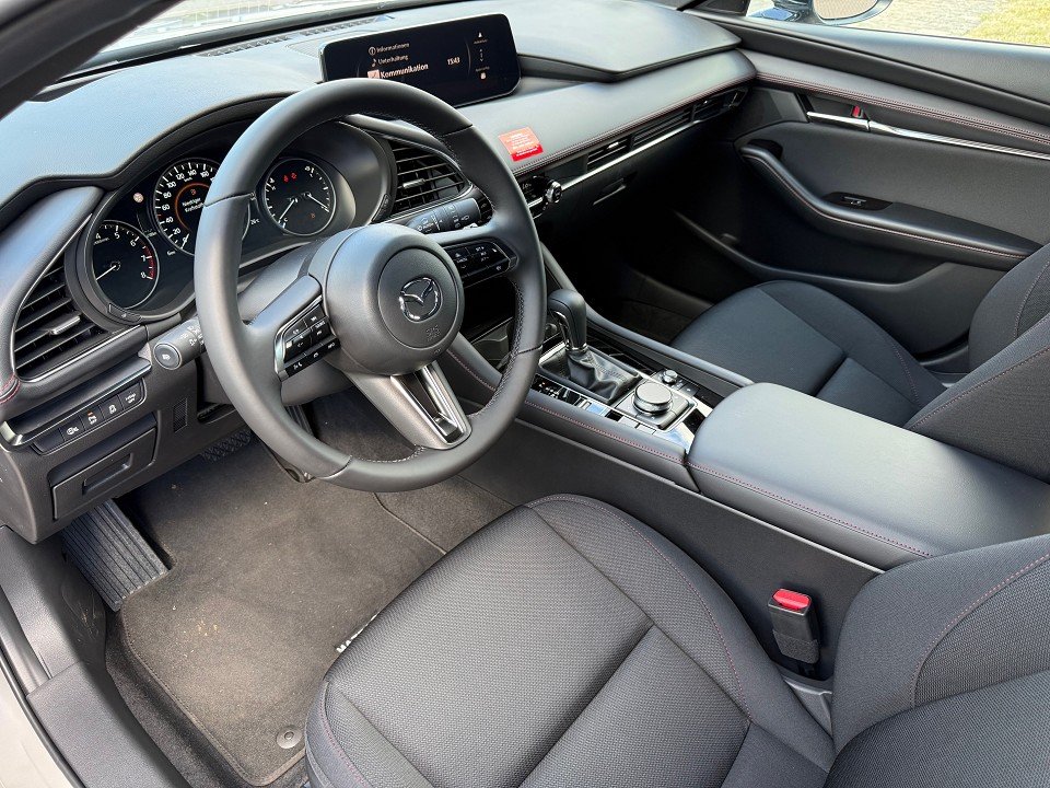 Fahrzeugabbildung Mazda 3 2.5L e-SKYACTIV G 140ps 6AT Homura