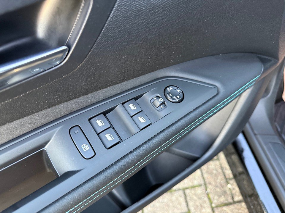 Fahrzeugabbildung Peugeot 3008 1.2 PureTech 130 Allure Pack