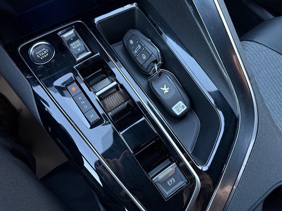 Fahrzeugabbildung Peugeot 3008 1.2 PureTech 130 Allure Pack